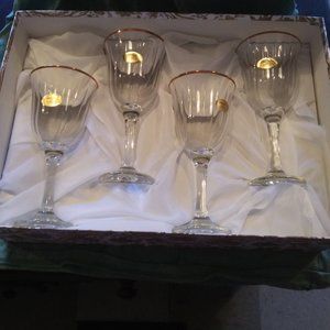 Four Art Decor clear wine goblets with gold rim made in Italy